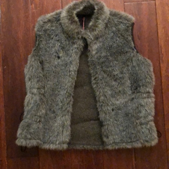 Faux Fur Vest Gray Staple - Picture 2 of 5